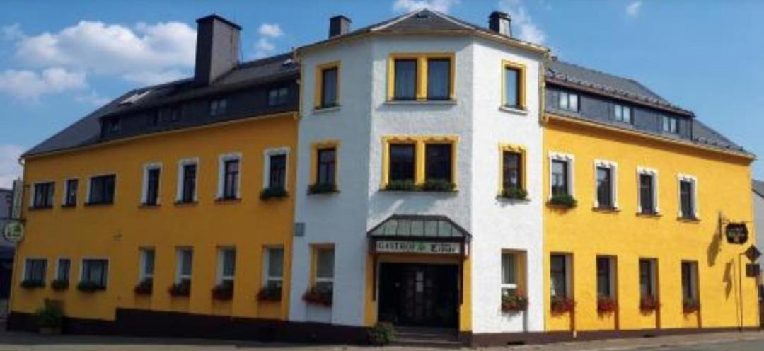 Gasthof & Hotel Zur Linde Thum Exterior foto